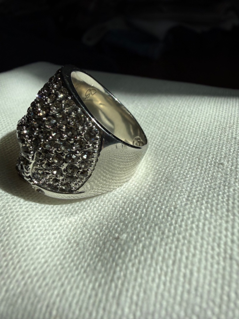 Swarovski Crystal Skull Pavé Statement Ring - Rare Gunmetal Tone Women's  Size 8 - Picture 2 of 12